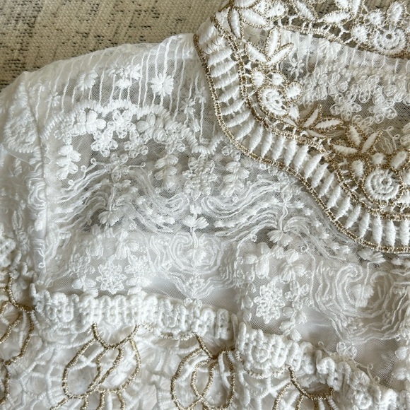 Elegant White Lace Women's Top - Picture 4 of 6